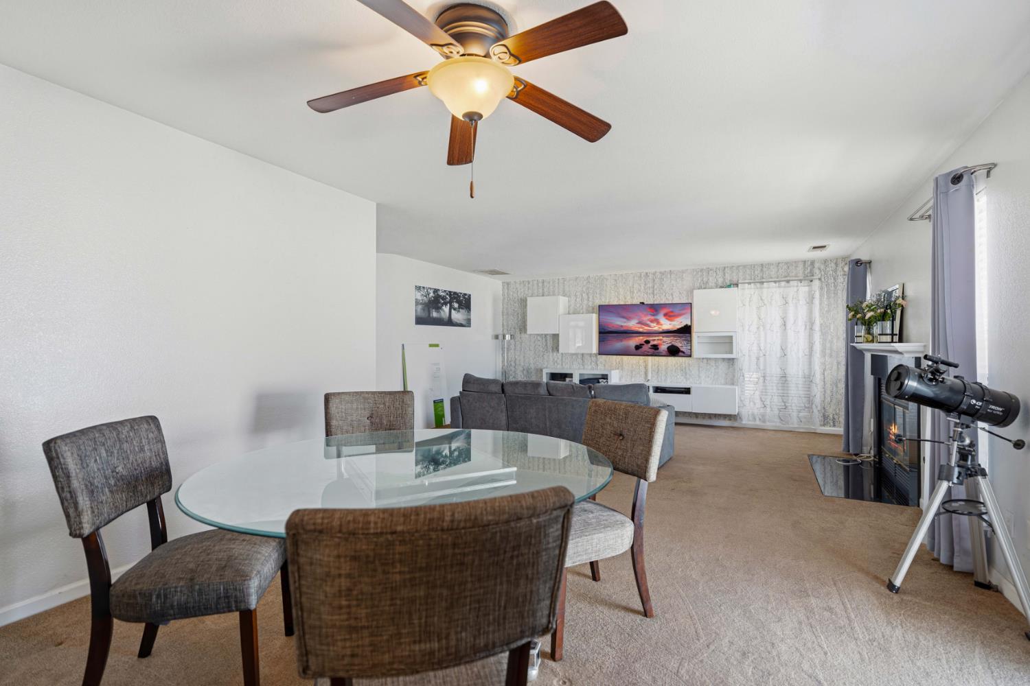 1721 Woodcrest Way Modesto, CA 95355 - Photo 9 of 38