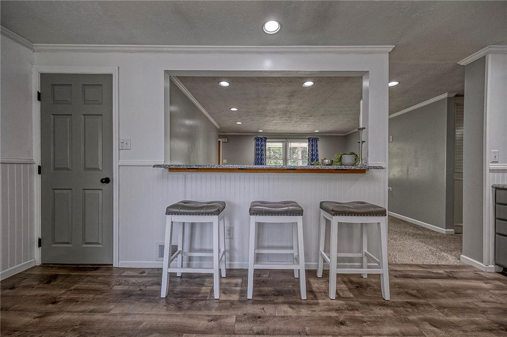 5033 Bocktown Road Aliquippa, PA 15001 - Photo 8 of 40 Stools included