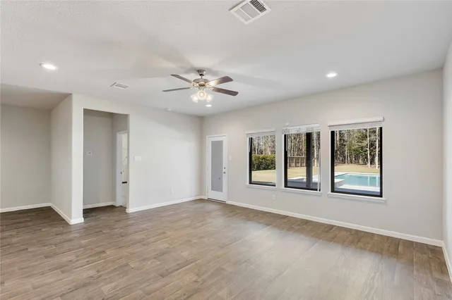 $415,000 | 430 Kickapoo Drive, Anahuac, TX 77514