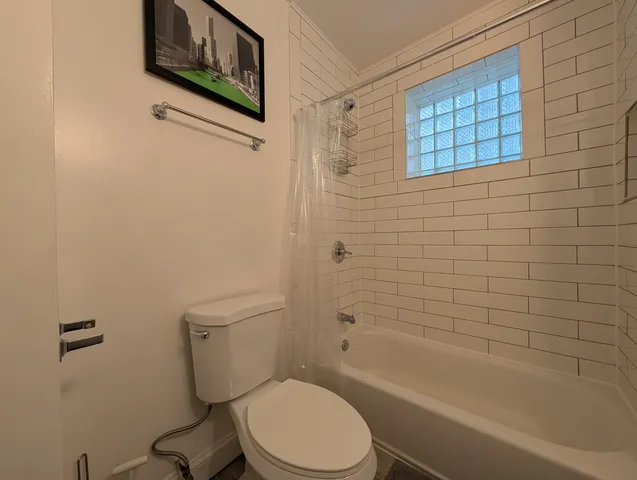 $2,895 | 1911 West Addison Street, Unit 1, Chicago, IL 60613