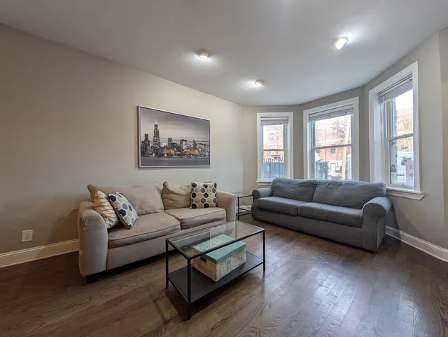 $2,895 | 1911 West Addison Street, Unit 1, Chicago, IL 60613