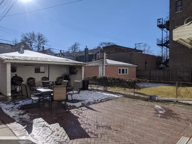 $2,895 | 1911 West Addison Street, Unit 1, Chicago, IL 60613