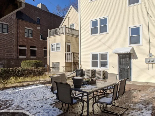 $2,895 | 1911 West Addison Street, Unit 1, Chicago, IL 60613