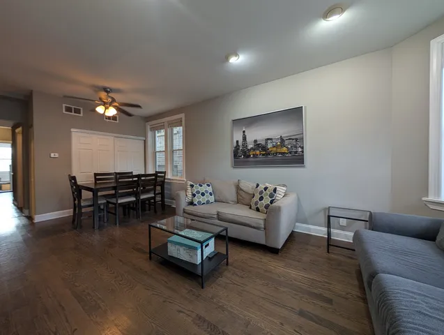 $2,895 | 1911 West Addison Street, Unit 1, Chicago, IL 60613