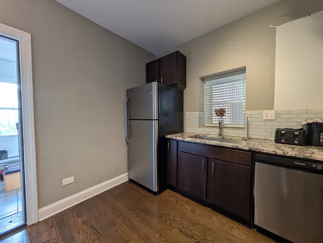 $2,895 | 1911 West Addison Street, Unit 1, Chicago, IL 60613