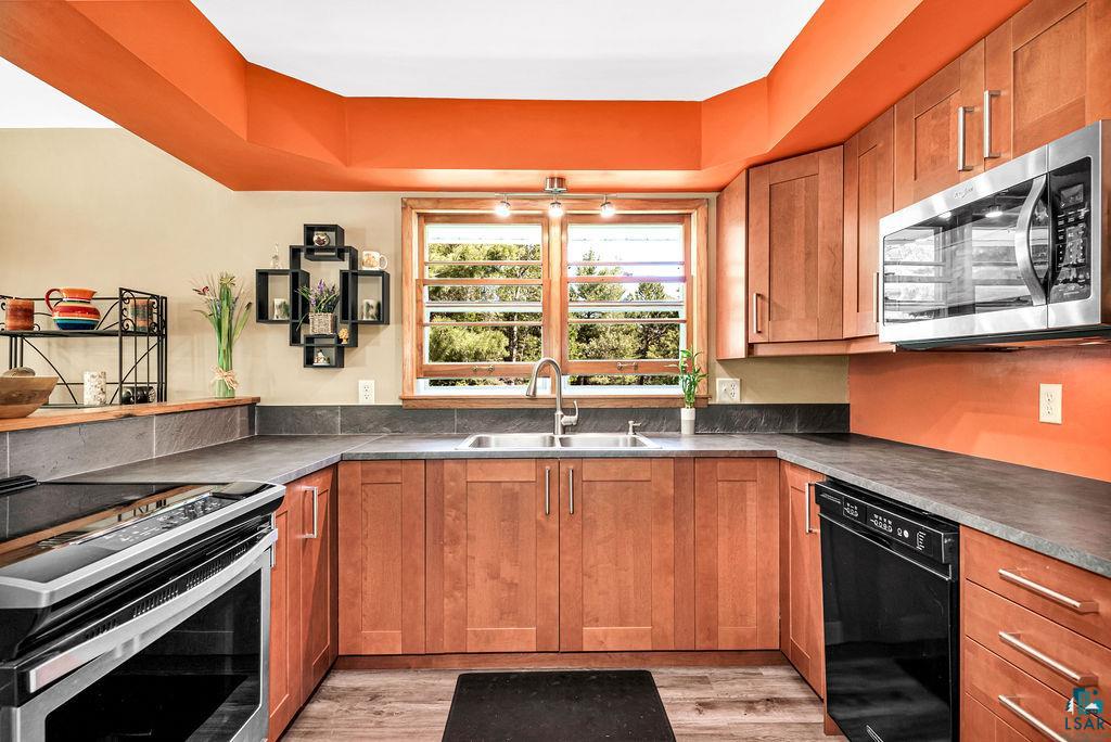 5544 Ryan Road Duluth, MN 55804 - Photo 9 of 31 Kitchen