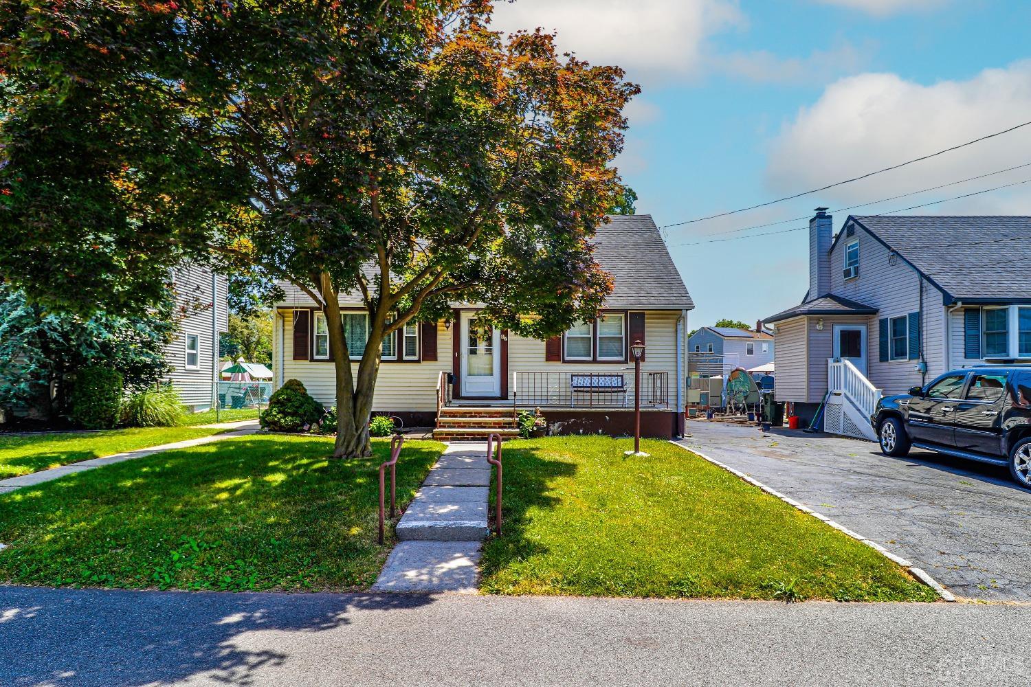 17 Meade Street Sewaren, NJ 07077 - Photo 1 of 30