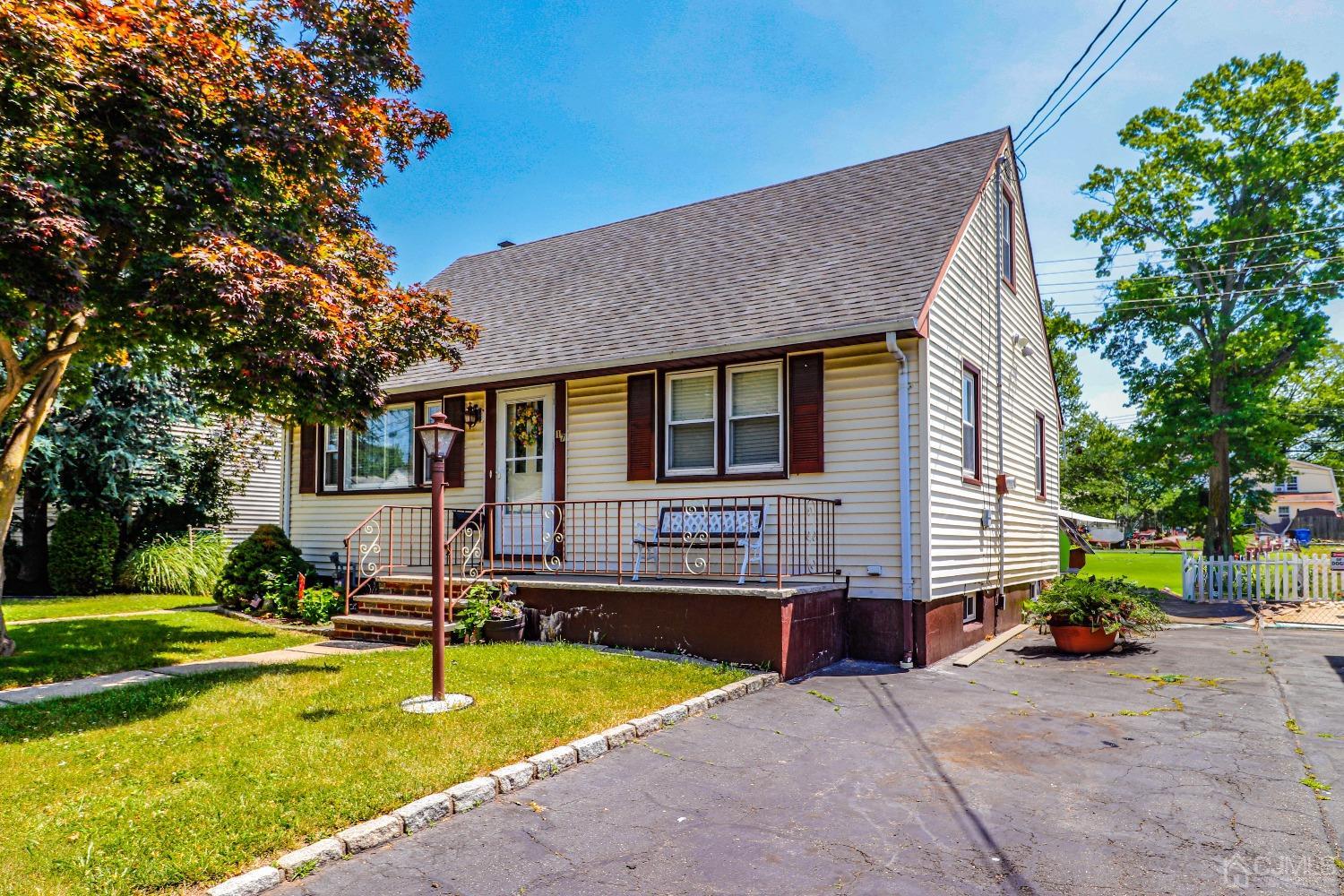 17 Meade Street Sewaren, NJ 07077 - Photo 3 of 30