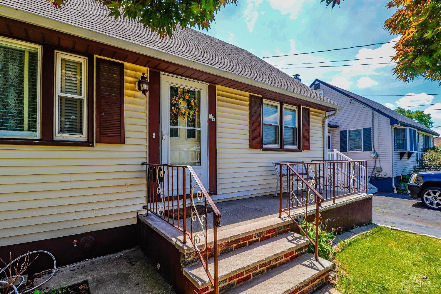 17 Meade Street Sewaren, NJ 07077 - Photo 5 of 30