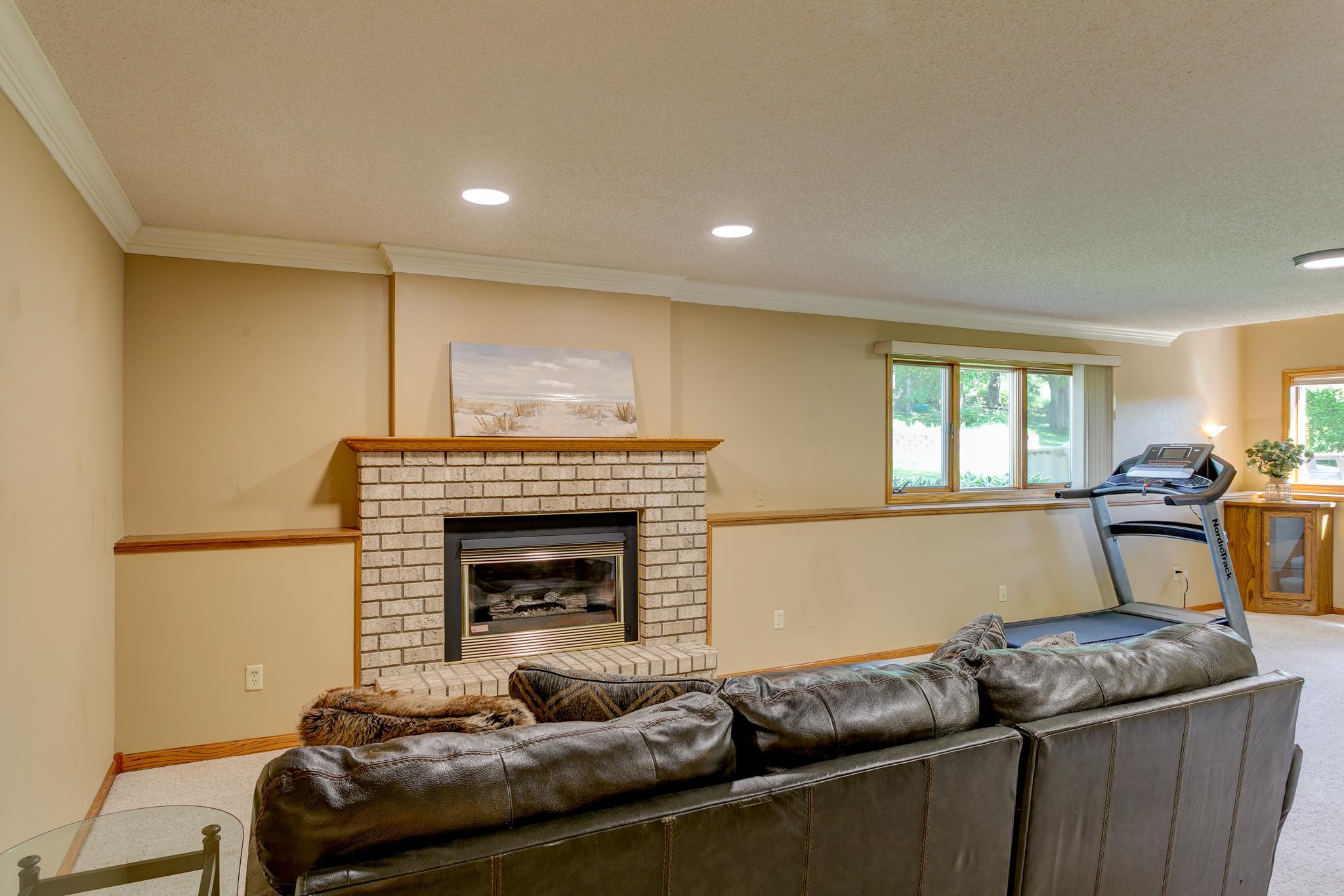 7488 Newbury Road Woodbury, MN 55125 - Photo 25 of 39