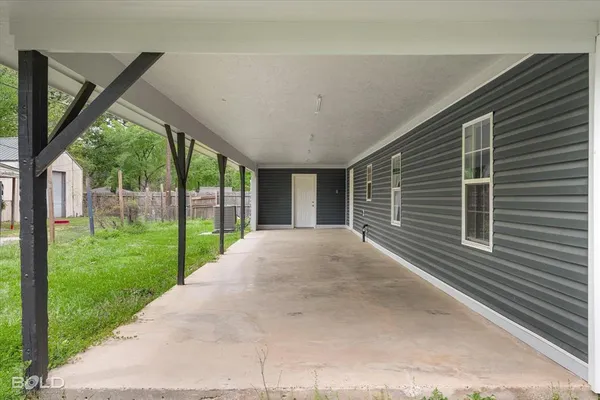 a view of a house with backyard and porch