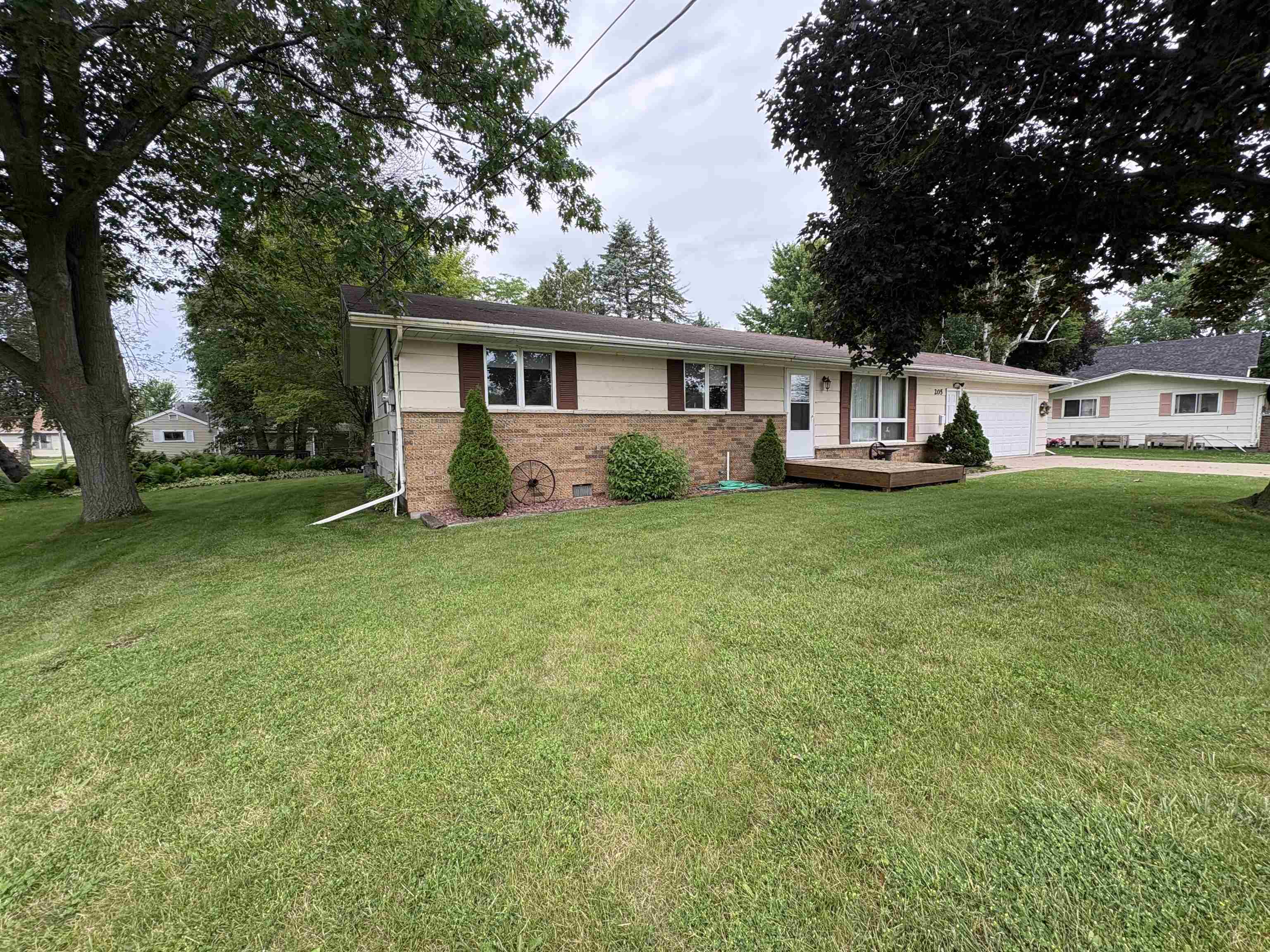 205 North Meyer Street Cecil, WI 54111 - Photo 3 of 25