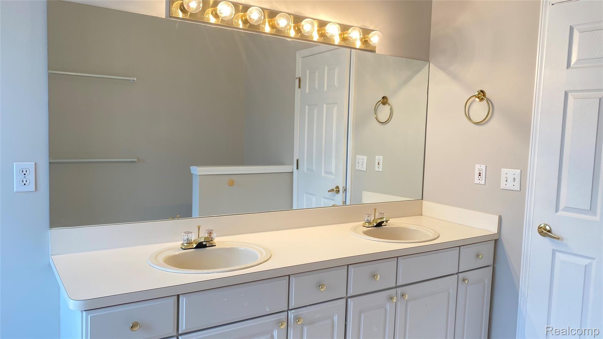 3986 Fieldview Road Lake Orion, MI 48360 - Photo 18 of 25 IMG_1797.jpg
