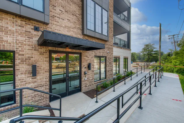 $1,940,729 | 716 Pawnee Road, Unit 400, Carmel, IN 46032