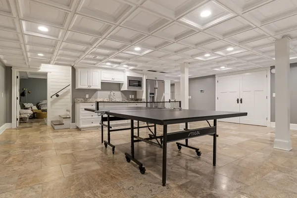 a view of a yard with palm trees