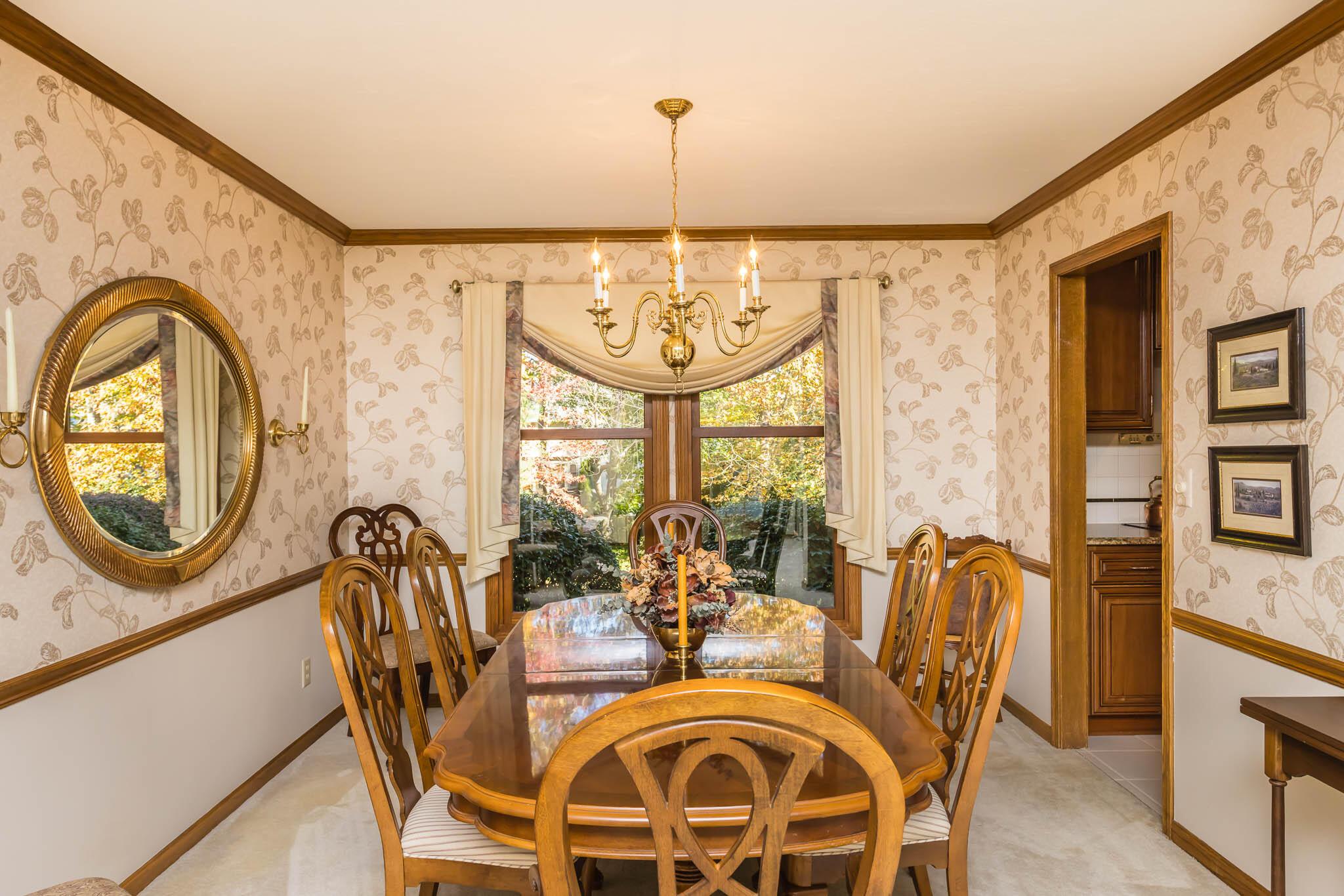 901 Riva Ridge Boulevard Columbus, OH 43230 - Photo 7 of 48 11' x 11'6" Dining Room