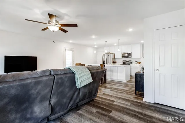 $363,900 | 120 Tiber Way, St. Charles, MO 63301