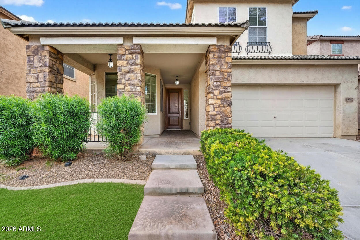 4052 East Milky Way Gilbert, AZ 85295 - Photo 8 of 73 Kendra_Dursteler_make_the_lawn_green_thr