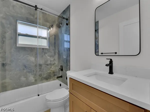 $2,300 | 2509 Academy Boulevard, Cape Coral, FL 33904