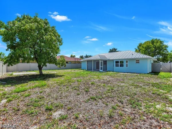 $2,300 | 2509 Academy Boulevard, Cape Coral, FL 33904