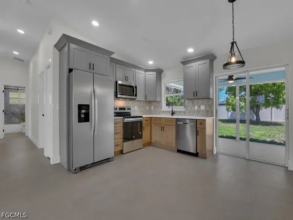 $2,300 | 2509 Academy Boulevard, Cape Coral, FL 33904