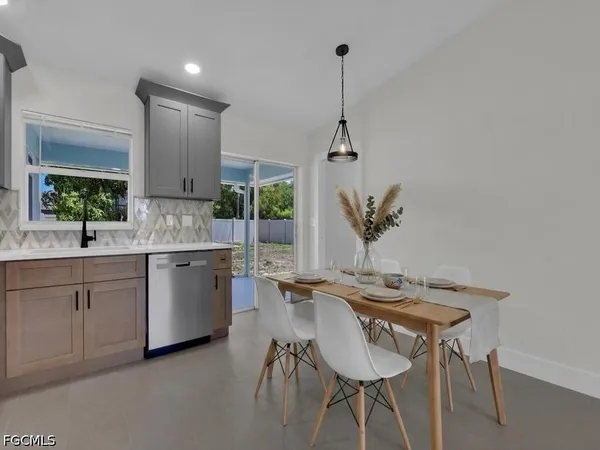 $2,300 | 2509 Academy Boulevard, Cape Coral, FL 33904