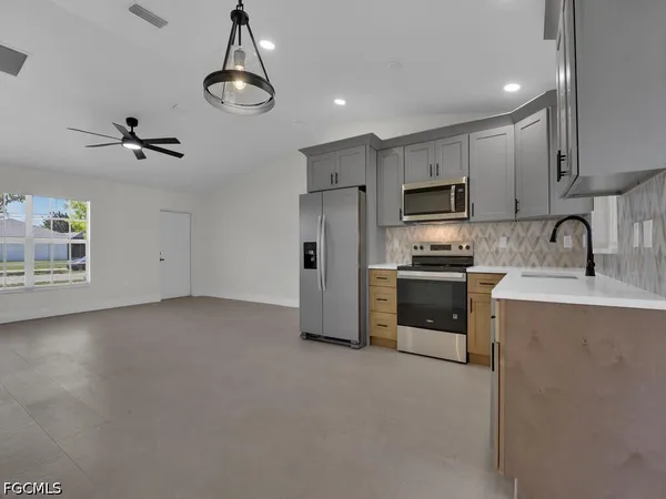 $2,300 | 2509 Academy Boulevard, Cape Coral, FL 33904