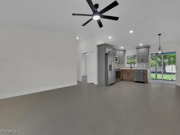 $2,300 | 2509 Academy Boulevard, Cape Coral, FL 33904