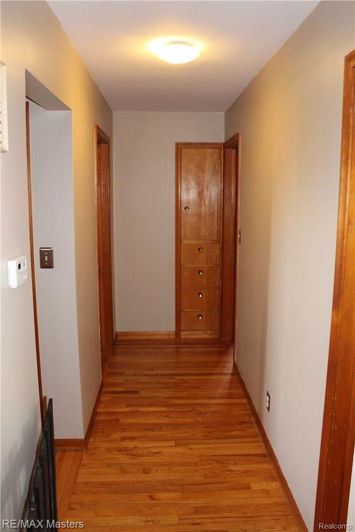 28720 Waltz Road New Boston, MI 48164 - Photo 9 of 18 Hallway