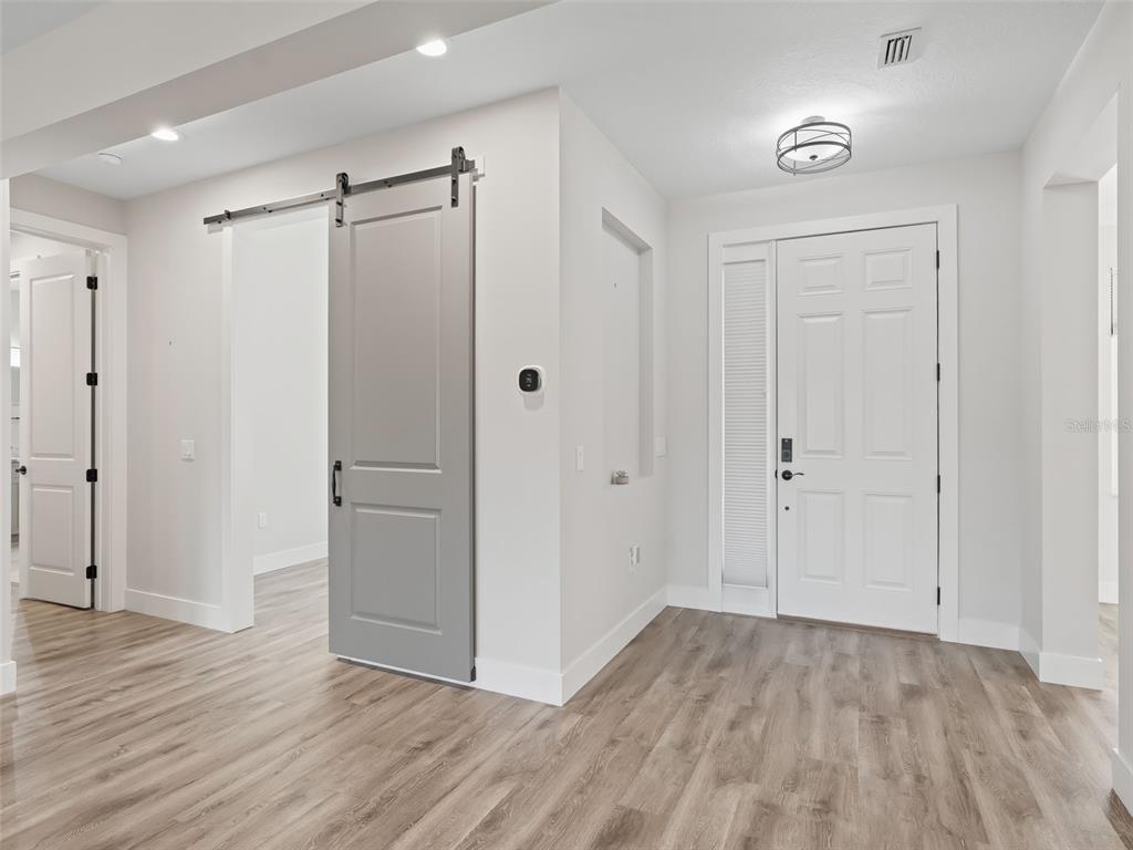 562 Dowling Circle Lady Lake, FL 32159 - Photo 6 of 62 a view of an empty room