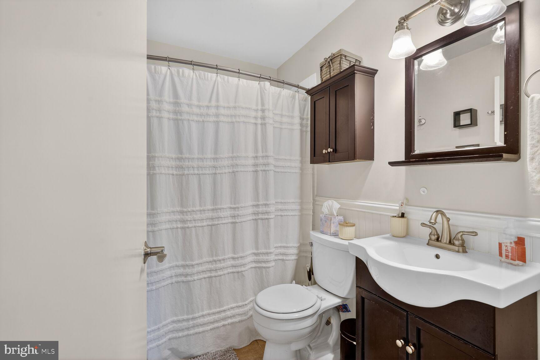 2802 Dawson Avenue Silver Spring, MD 20902 - Photo 17 of 30 Full Bath 1 of 2 - Main Level