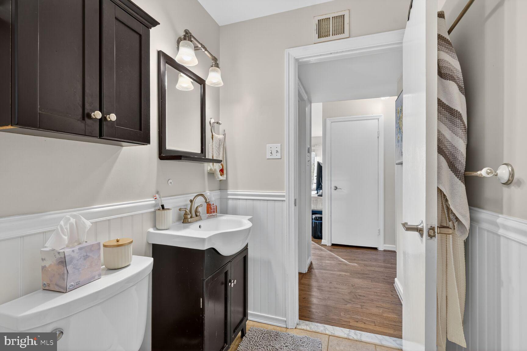 2802 Dawson Avenue Silver Spring, MD 20902 - Photo 18 of 30 Full Bath 1 of 2 - Main Level