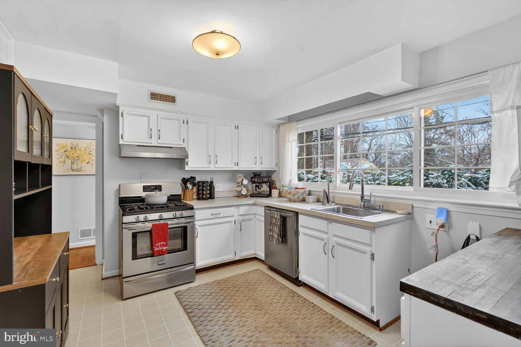 2802 Dawson Avenue Silver Spring, MD 20902 - Photo 3 of 30 Kitchen
