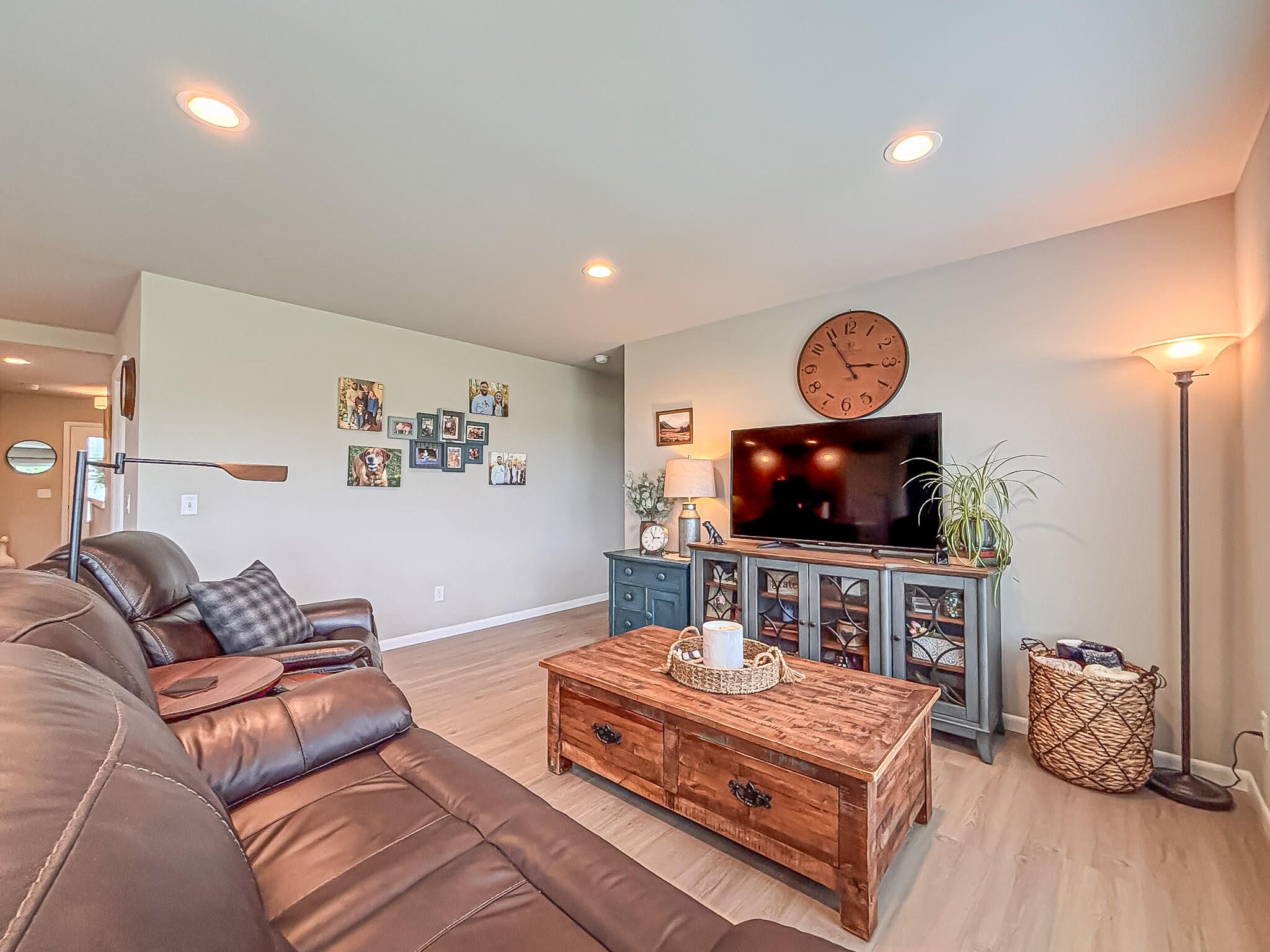 957 Elderberry Road Oconomowoc, WI 53066 - Photo 17 of 30 Great Room
