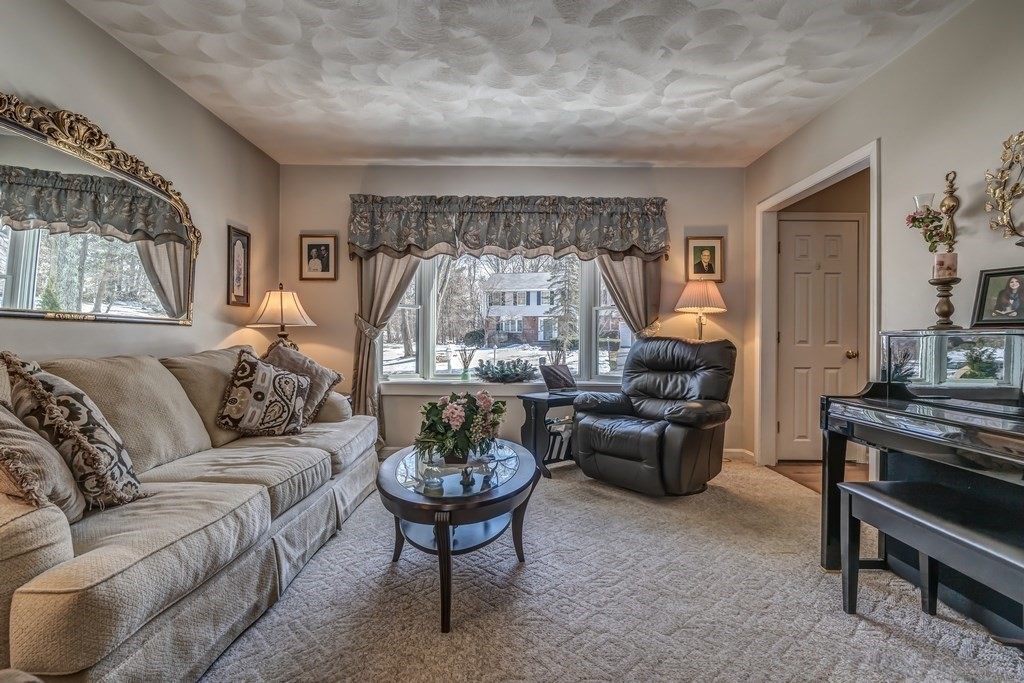 4 Cartwright Lane Billerica, MA 01821 - Photo 11 of 42