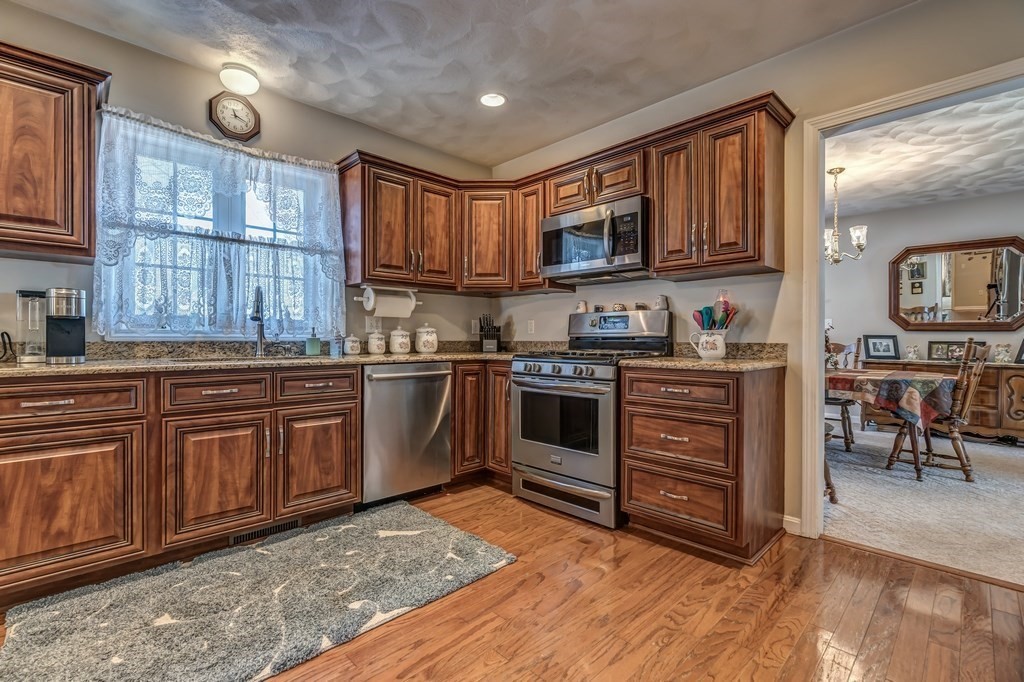 4 Cartwright Lane Billerica, MA 01821 - Photo 14 of 42
