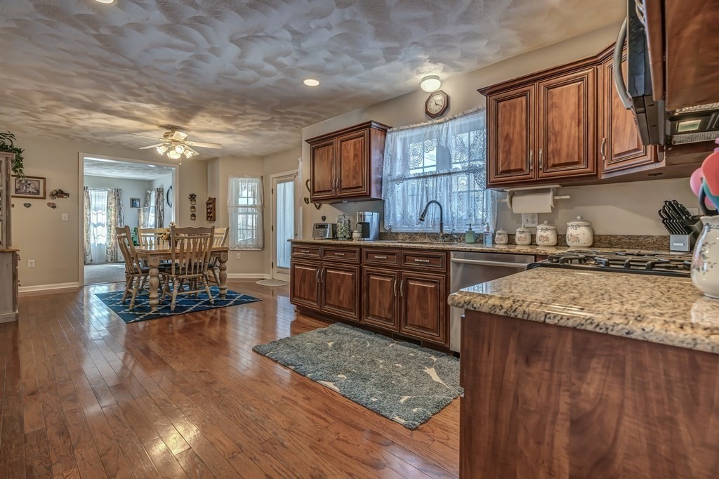 4 Cartwright Lane Billerica, MA 01821 - Photo 15 of 42