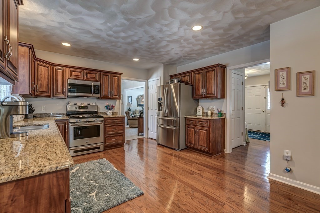 4 Cartwright Lane Billerica, MA 01821 - Photo 16 of 42
