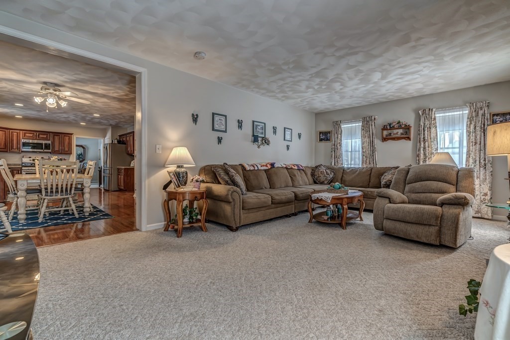 4 Cartwright Lane Billerica, MA 01821 - Photo 23 of 42