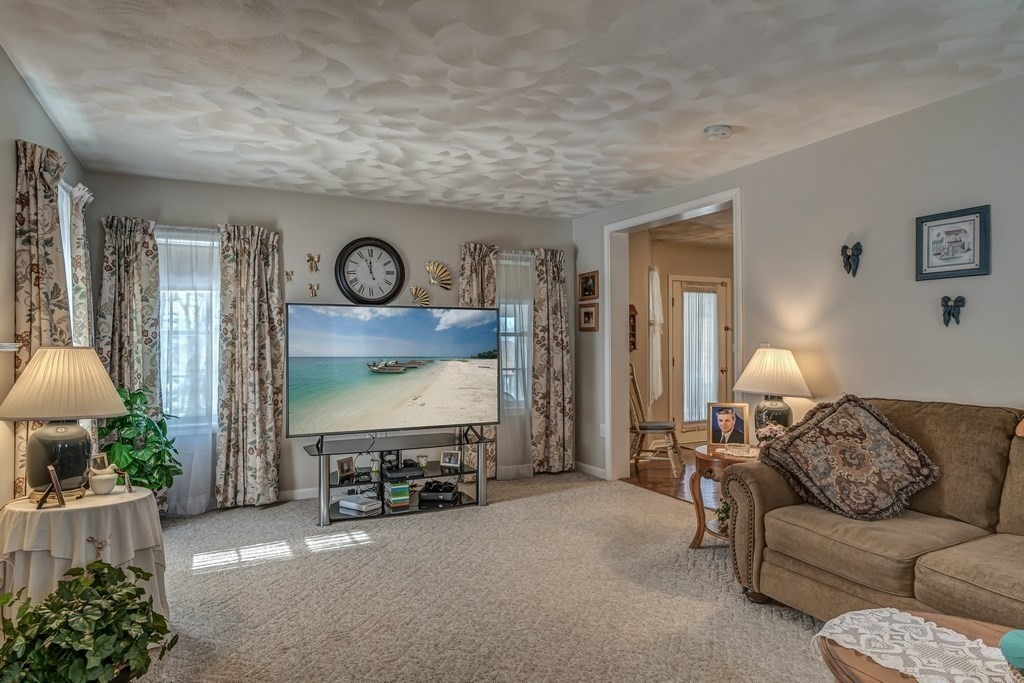 4 Cartwright Lane Billerica, MA 01821 - Photo 25 of 42