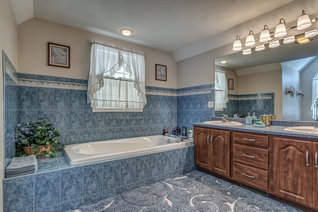 4 Cartwright Lane Billerica, MA 01821 - Photo 28 of 42