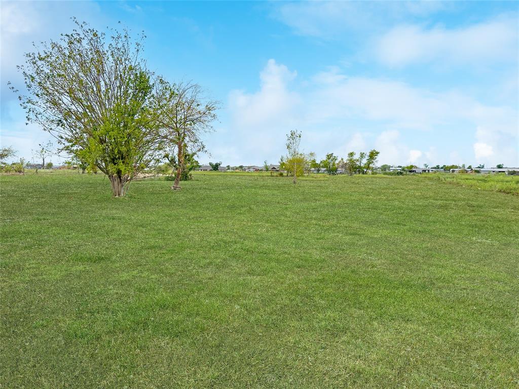 402 Sunflower Drive Valley View, TX 76272 - Photo 12 of 16 a view of an ocean