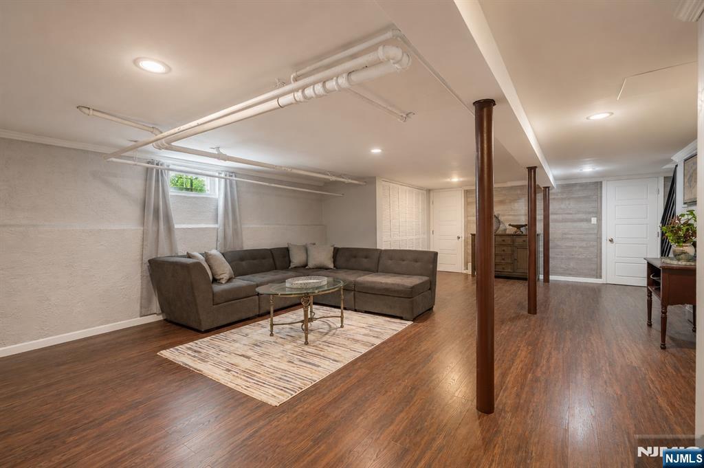 327 Chestnut Street Nutley, NJ 07110 - Photo 18 of 33