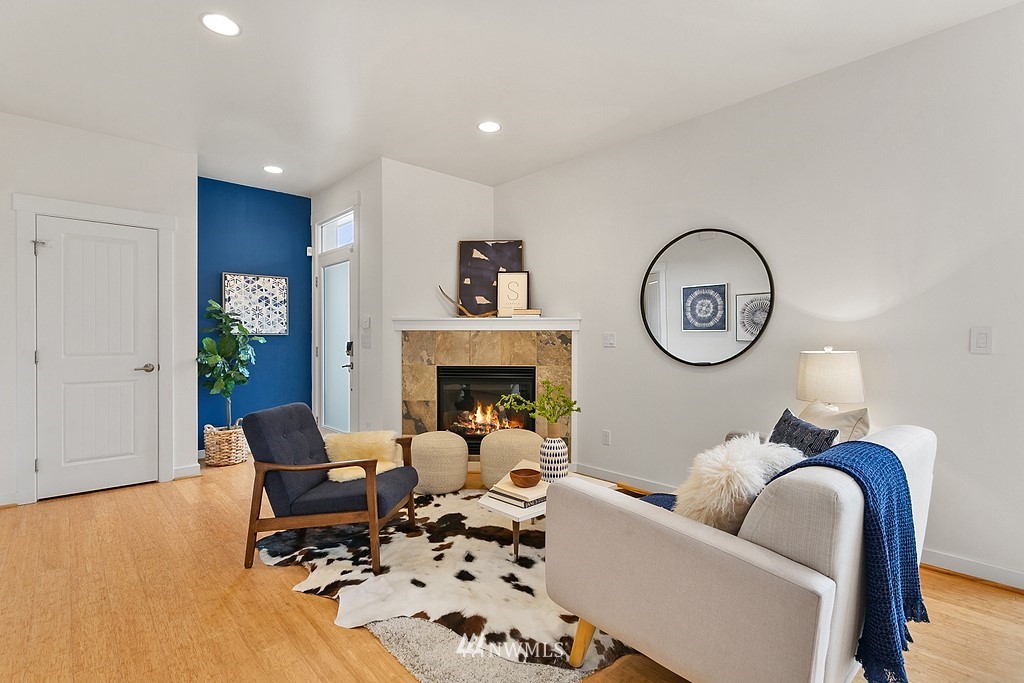 4207 Whitman Avenue North Seattle, WA 98103 - Photo 2 of 23