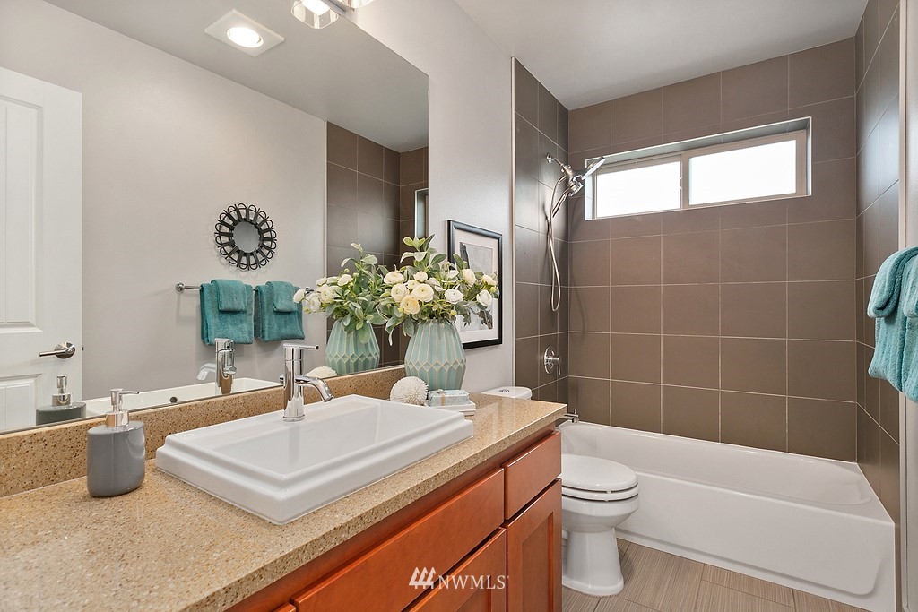 4207 Whitman Avenue North Seattle, WA 98103 - Photo 12 of 23