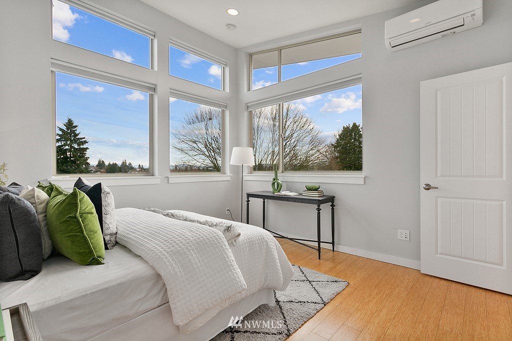 4207 Whitman Avenue North Seattle, WA 98103 - Photo 15 of 23