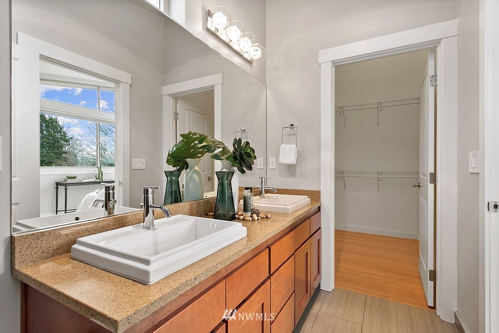 4207 Whitman Avenue North Seattle, WA 98103 - Photo 17 of 23