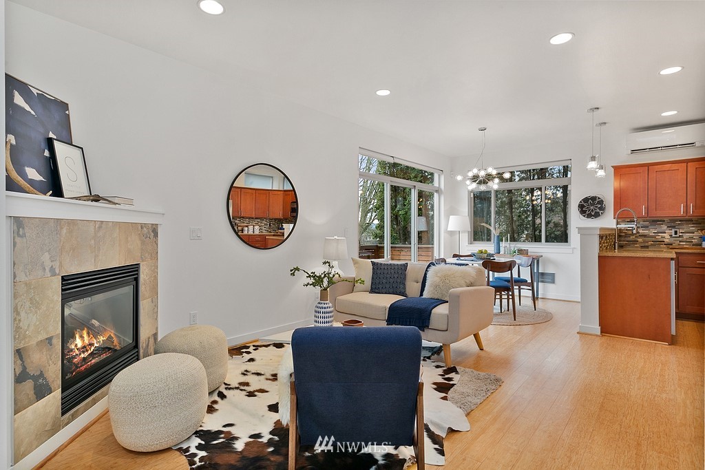 4207 Whitman Avenue North Seattle, WA 98103 - Photo 3 of 23