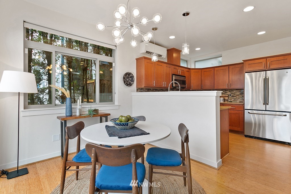 4207 Whitman Avenue North Seattle, WA 98103 - Photo 5 of 23