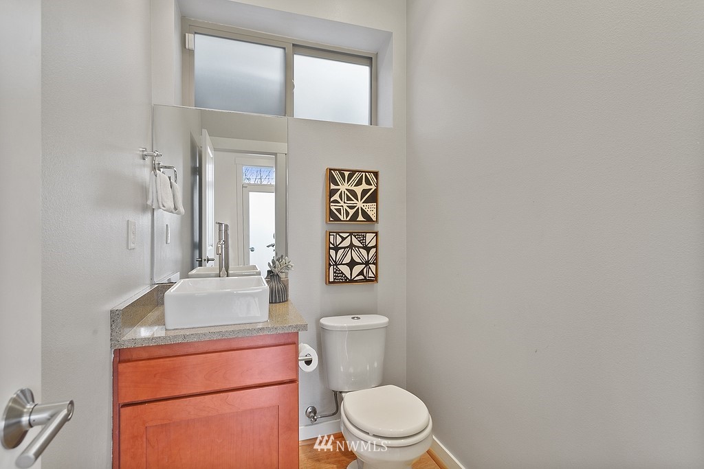 4207 Whitman Avenue North Seattle, WA 98103 - Photo 9 of 23